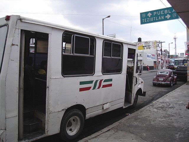 The bus that goes from Perote to Alchichica.