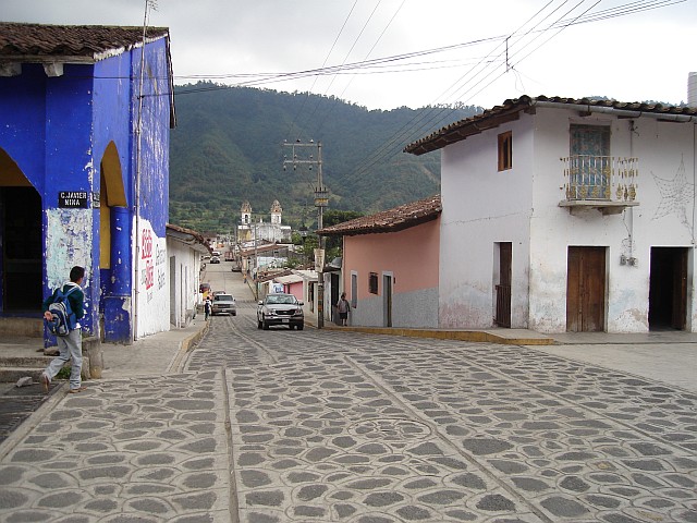 The main street of Ixhuacn de los Reyes.