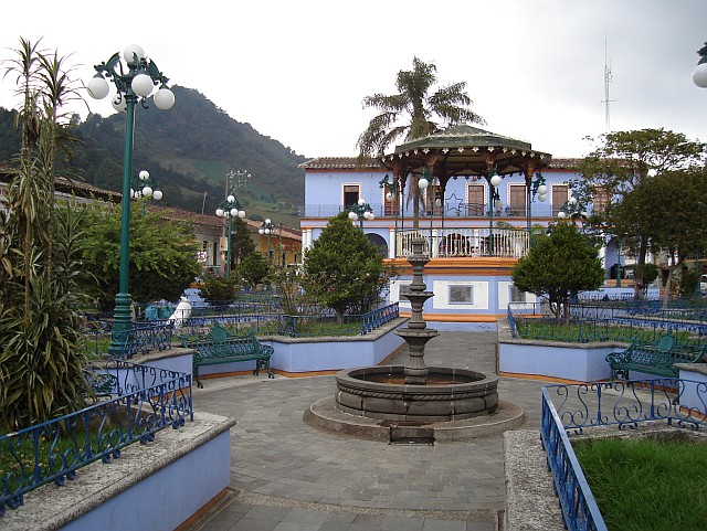 The small town park of Ixhuacn de los Reyes.