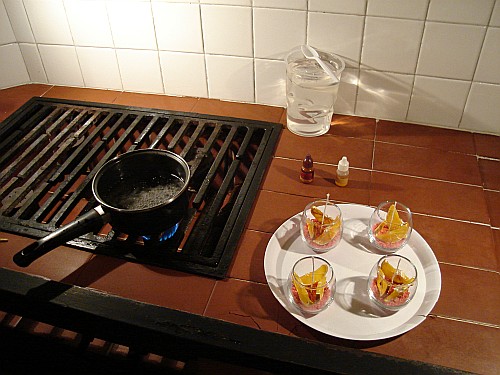 Boiling water for use of the bain-marie method to melt the gel.