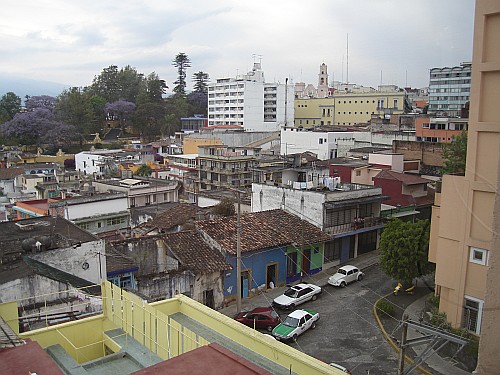Parque Jurez (left), in the distance: Catedral Metropolitana.