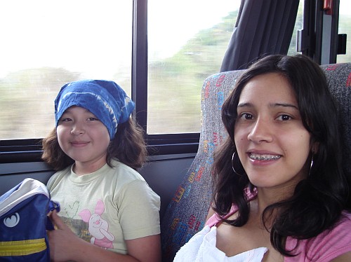 Katia and Esme in the bus to Rinconada.