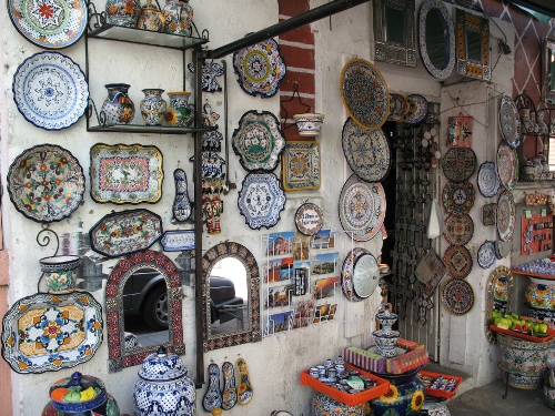 Talavera Poblana plates and pottery, Puebla city.
