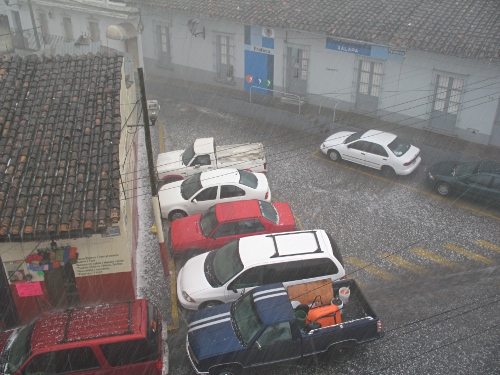 Hail falling. Calle Hidalgo, entry Canovas, Xalapa.